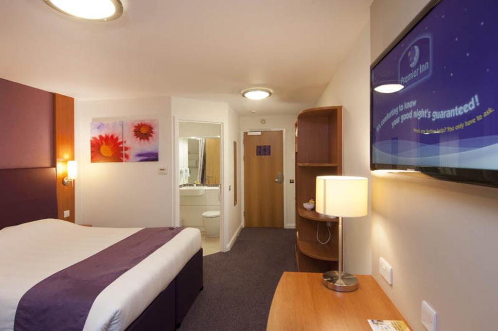 Premier Inn Birmingham City - Waterloo St Bagian luar foto